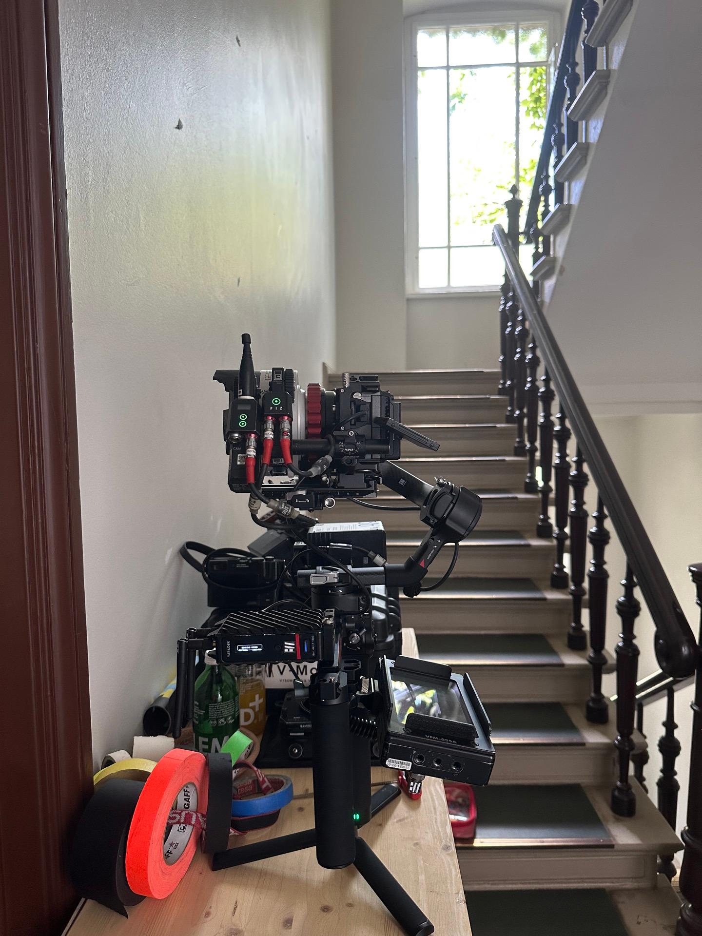 Behind the Scenes: Kameramann hinter der Kamera am Set
