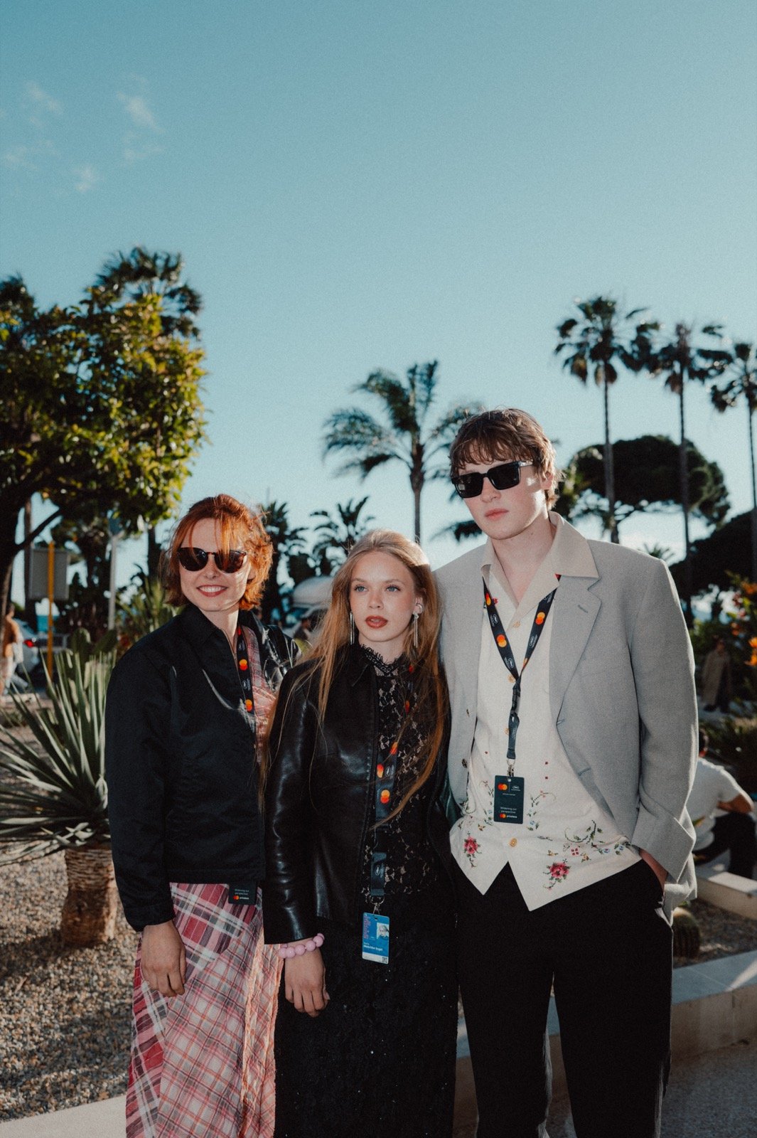 Nina Lilith Völsch, Maria Matschke Engel und Sean Douglas tagsüber an der Croisette