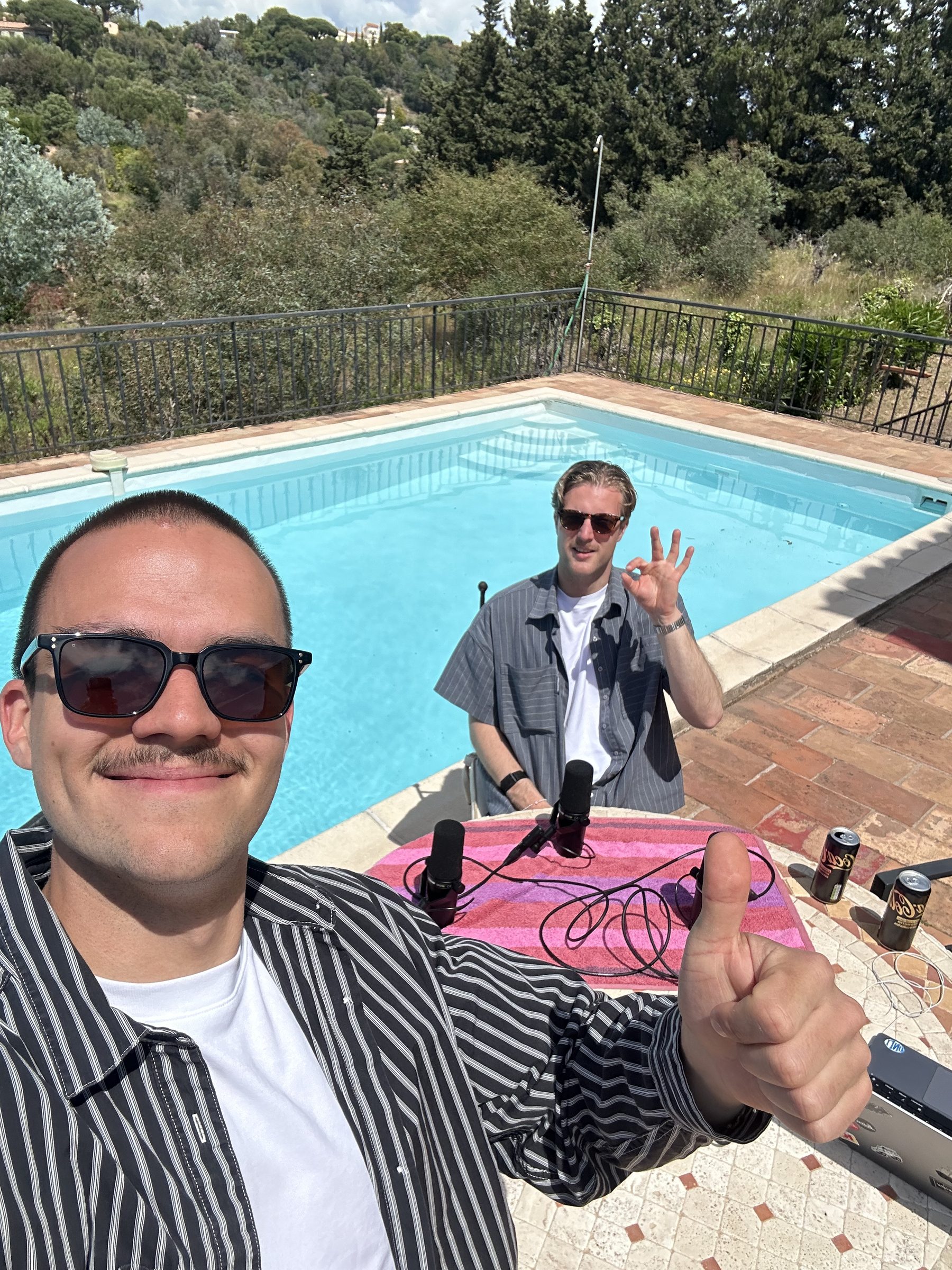 Aufnahme der Podcast-Specialfolge in Cannes am Pool